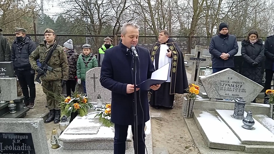 „Tabliczką Żołnierz Armii Krajowej” oznaczono grób Bernarda Kaczmarka spoczywającego na bydgoskich Bielawkach. Fot. JW