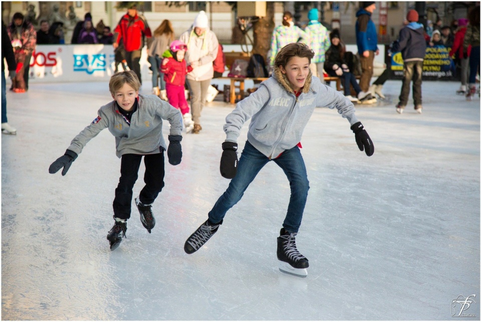 Wydział Sportu i Rekreacji UMT i Stowarzyszenie GoSport! zapraszają na Wielką toruńską ślizgawkę świąteczną - Christmas on Ice./fot. Pixabay