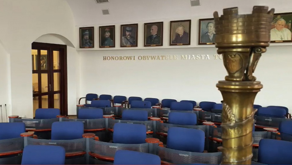 Czwartkowa sesja Rady Miasta w Toruniu odbyła się w trybie online. Fot. Zrzut ekranu