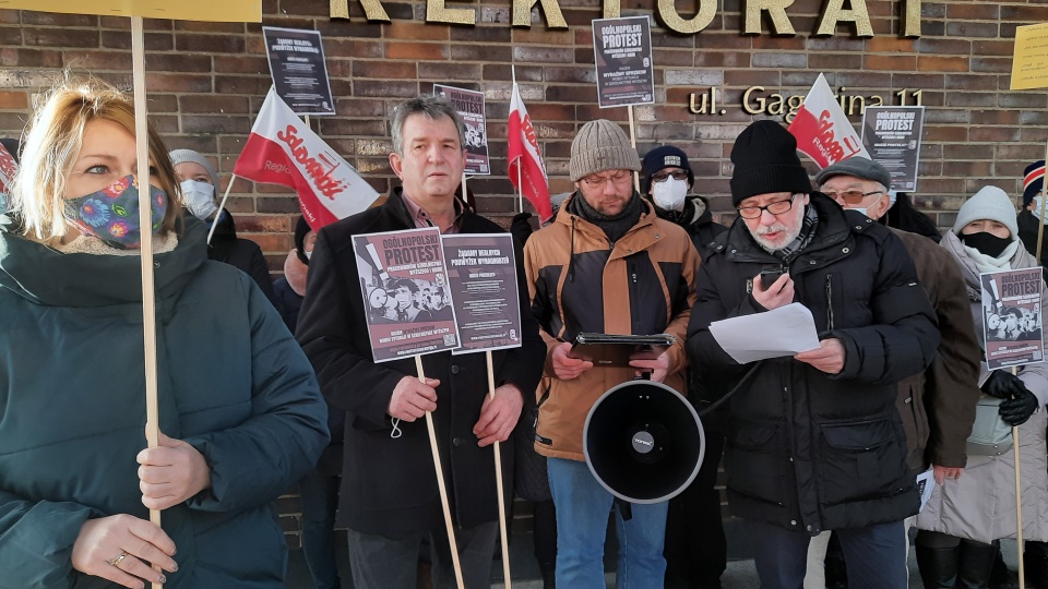 Pracownicy Uniwersytetu Mikołaja Kopernika w Toruniu dołączyli do ogólnopolskiego protestu Rady Szkolnictwa Wyższego i Nauki ZNP./fot. Monika Kaczyńska Facebook/ZNP przy UMK w Toruniu