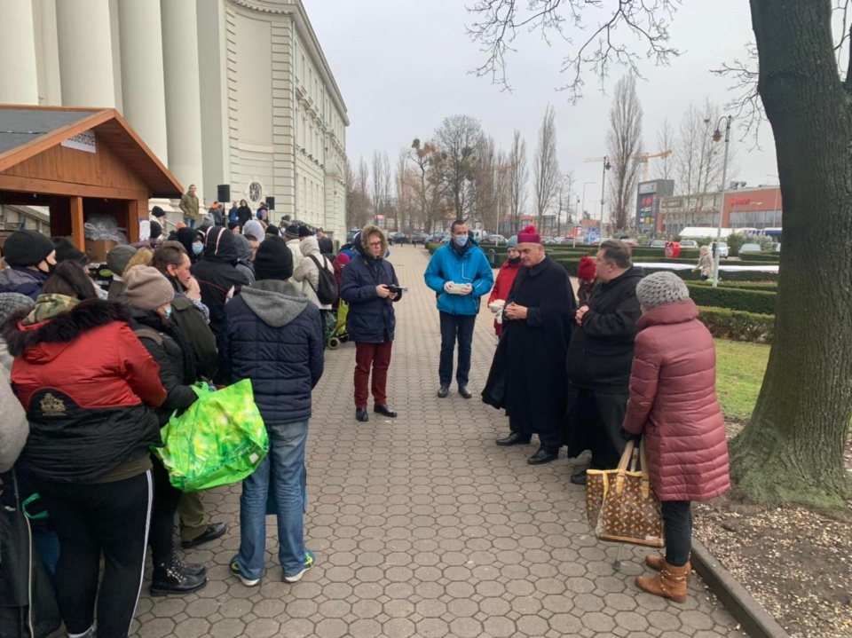 Jedna wigilia dla ubogich już przy Bazylice była w minioną sobotę. Przybyło na nią 500 osób. Kolejna wieczerza 24 grudnia o godz. 19./fot. Bazylika Pomaga/Facebook
