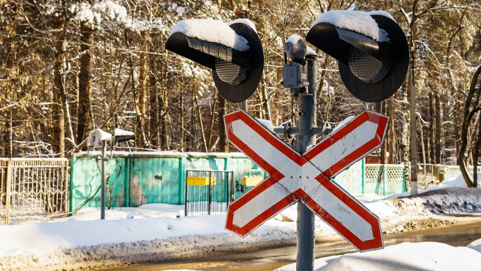 Pięć przejazdów kolejowo-drogowych będzie pilotażowo kontrolowanych przez Centrum Automatycznego Nadzoru nad Ruchem Drogowym GITD. Systemy Red Light sprawdzą, czy kierowcy stosują się do sygnalizacji świetlnej./fot. Pixabay