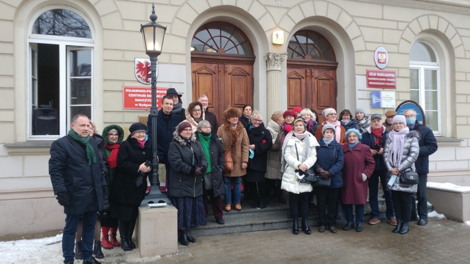 Stylowa latarnia, według projektu sprzed 160 lat, stanęła przed zabytkowym pałacykiem Kujawsko-Pomorskiego Centrum Edukacji Nauczycieli w Bydgoszczy/fot. Tatiana Adonis