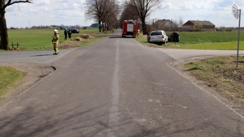 Kierujący fiatem, wymusił pierwszeństwo przejazdu na kierującej chryslerem. Fot. Policja