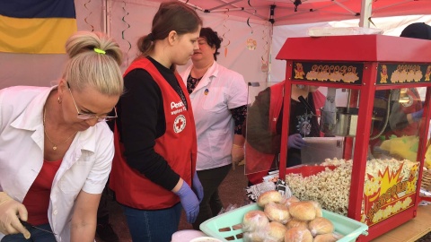 400 osób - rodzin polskich i ukraińskich - wzięło udział w integracyjnym śniadaniu wielkanocnym w Bydgoszczy. Fot. Elżbieta Rupniewska