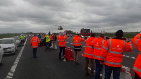 Na S5 w Trzeciewcu ćwiczyli w poniedziałek strażacy, ratownicy medyczni i policjanci/fot. Robert Erdmann