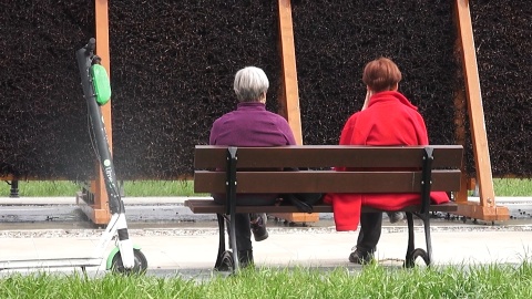 Tężnia na bydgoskich Wyżynach już działa. Mieszkańcy zażywają relaksu. (jw)