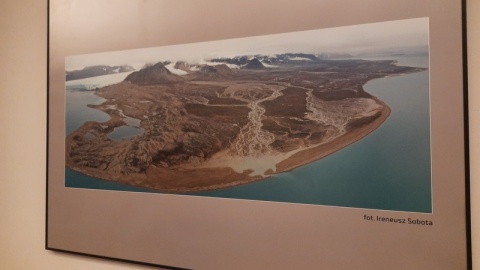 Jak wygląda praca naukowców w Stacji Polarnej UMK na Spitsbergenie? Można to zobaczyć na wystawie zdjęć otwartej w Urzędzie Marszałkowskim w Toruniu./fot. Monika Kaczyńska