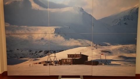 Jak wygląda praca naukowców w Stacji Polarnej UMK na Spitsbergenie? Można to zobaczyć na wystawie zdjęć otwartej w Urzędzie Marszałkowskim w Toruniu./fot. Monika Kaczyńska