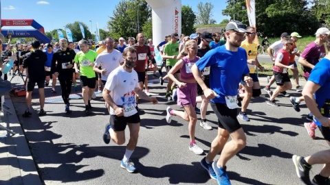 Prawie 2 tysiące biegaczy stanęło na starcie „Run Toruń-Zwiedzaj ze Zdrowiem!"./fot. Monika Kaczyńska