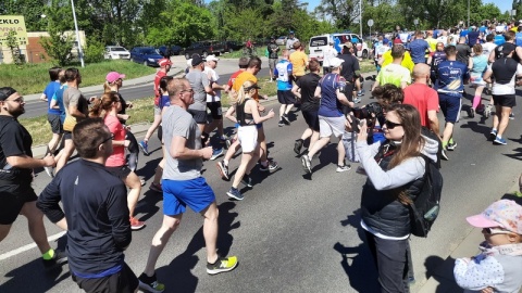 Prawie 2 tysiące biegaczy stanęło na starcie „Run Toruń-Zwiedzaj ze Zdrowiem!"./fot. Monika Kaczyńska