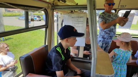 Torunianie z pompą pożegnali w sobotę (10 czerwca) Jelcze i przywitali nowe elektryczne autobusy. Zrobili to podczas pikniku „Jelczem pod prąd". /fot. Monika Kaczyńska