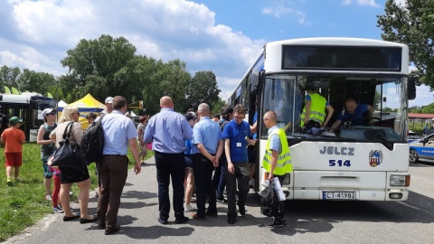 Torunianie z pompą pożegnali w sobotę (10 czerwca) Jelcze i przywitali nowe elektryczne autobusy. Zrobili to podczas pikniku „Jelczem pod prąd". /fot. Monika Kaczyńska