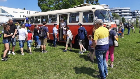 Torunianie z pompą pożegnali w sobotę (10 czerwca) Jelcze i przywitali nowe elektryczne autobusy. Zrobili to podczas pikniku „Jelczem pod prąd". /fot. Monika Kaczyńska