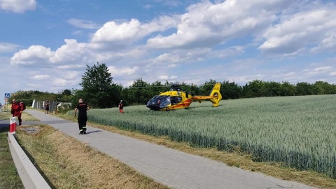 W Stopce motocyklista prawdopodobnie nie zauważył zwalniającego przed nim pojazdu i uderzył w jego tył./fot. Bydgoszcz 998