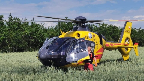 W Stopce motocyklista prawdopodobnie nie zauważył zwalniającego przed nim pojazdu i uderzył w jego tył./fot. Bydgoszcz 998