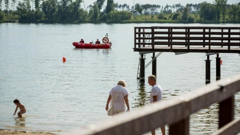 Kąpielisko i zagospodarowana plaża nad jeziorem Rogowskim Dużym oficjalnie otwarta/fot. Tomasz Czachorowski dla UM