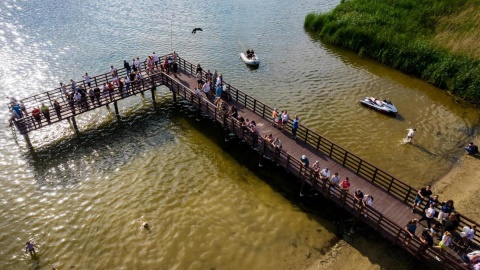 Kąpielisko i zagospodarowana plaża nad jeziorem Rogowskim Dużym oficjalnie otwarta/fot. Tomasz Czachorowski dla UM