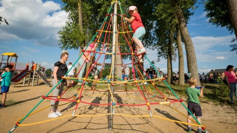 Kąpielisko i zagospodarowana plaża nad jeziorem Rogowskim Dużym oficjalnie otwarta/fot. Tomasz Czachorowski dla UM