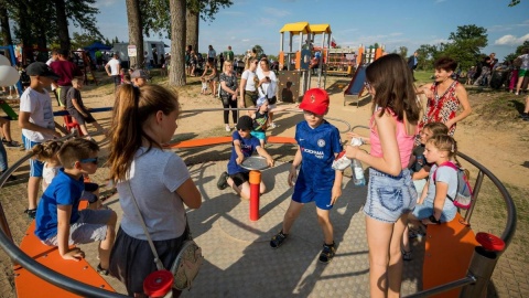 Kąpielisko i zagospodarowana plaża nad jeziorem Rogowskim Dużym oficjalnie otwarta/fot. Tomasz Czachorowski dla UM