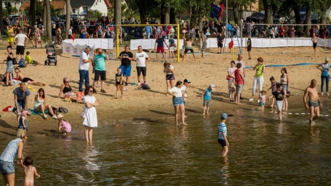 Kąpielisko i zagospodarowana plaża nad jeziorem Rogowskim Dużym oficjalnie otwarta/fot. Tomasz Czachorowski dla UM