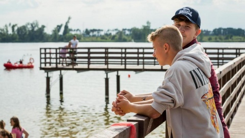 Kąpielisko i zagospodarowana plaża nad jeziorem Rogowskim Dużym oficjalnie otwarta/fot. Tomasz Czachorowski dla UM