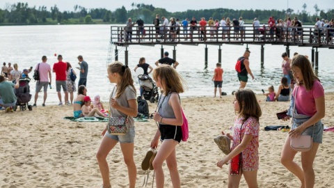 Kąpielisko i zagospodarowana plaża nad jeziorem Rogowskim Dużym oficjalnie otwarta/fot. Tomasz Czachorowski dla UM