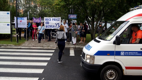 W poniedziałek (20 czerwca) część pracowników i związkowcy protestowali przed bydgoskim szpitalem imienia dr. Biziela./fot. Henryk Żyłkowski