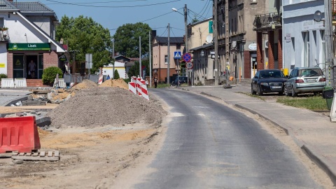 Postępują prace przy największej aktualnie realizowanej inwestycji drogowej w województwie - gruntownej przebudowie drogi wojewódzkiej nr 548 łączącej powiaty chełmiński i wąbrzeski z węzłem autostradowym w Lisewie. Fot. Szymon Zdziebło