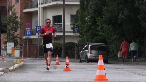 Biegacze na trasie Triathlon Bydgoszcz. (jw)