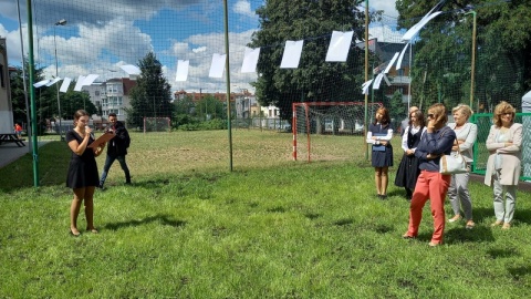 W Bydgoszczy otwarto Park Tolerancji. Powstał w ramach programu Szkoła Otwarta i Tolerancyjna. Przy Zespole Szkół nr 32 przy ul. Kruczej powstało 13 punktów tematycznych oraz 12 tablic i banerów. /fot. Agata Raczek