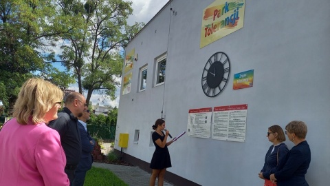 W Bydgoszczy otwarto Park Tolerancji. Powstał w ramach programu Szkoła Otwarta i Tolerancyjna. Przy Zespole Szkół nr 32 przy ul. Kruczej powstało 13 punktów tematycznych oraz 12 tablic i banerów. /fot. Agata Raczek