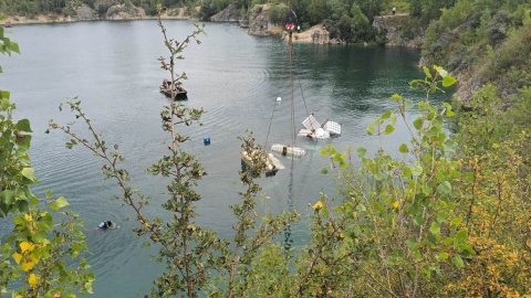 Tramwaj zatopiony został w zbiorniku w Piechcinie/fot. Monika Siwak