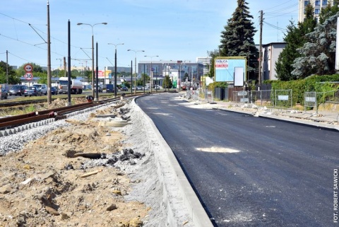 Jeszcze w sierpniu zmontowane zostaną obie części konstrukcyjne nowego mostu tramwajowego nad Brdą. Fot. Robert Sawicki
