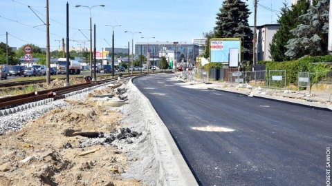 Jeszcze w sierpniu zmontowane zostaną obie części konstrukcyjne nowego mostu tramwajowego nad Brdą. Fot. Robert Sawicki