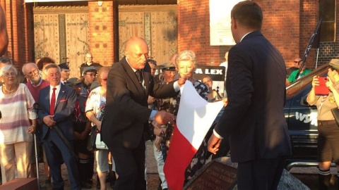 Obelisk z tablicą poświęconą pamięci Żołnierzom Wyklętym Pomorza i Kujaw odsłonięto 15 sierpnia wieczorem przed kościołem ojców Jezuitów w Bydgoszczy./fot. Elżbieta Rupniewska