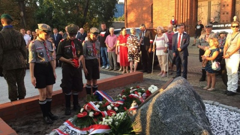 Obelisk z tablicą poświęconą pamięci Żołnierzom Wyklętym Pomorza i Kujaw odsłonięto 15 sierpnia wieczorem przed kościołem ojców Jezuitów w Bydgoszczy./fot. Elżbieta Rupniewska