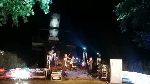 Najpierw była wspólna modlitwa, a potem koncert przy kopii cudownego obrazu Matki Bożej w Byszewie/fot. mg