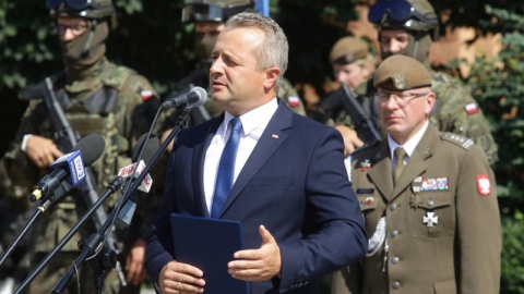 Blisko 150 żołnierzy Wojsk Obrony Terytorialnej złożyło przysięgę na toruńskim Rynku Nowomiejskim. /fot. torun.pl