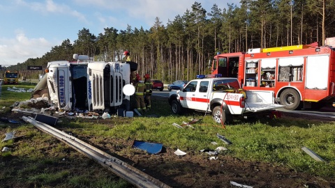 Droga S5. Na odcinku Białe Błota - Lisi Ogon przewrócił się TIR./fot. Bydgoszcz 998