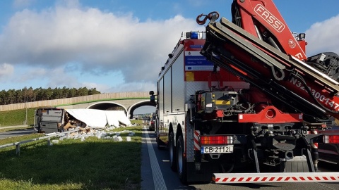 Droga S5. Na odcinku Białe Błota - Lisi Ogon przewrócił się TIR./fot. Bydgoszcz 998