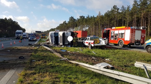 Droga S5. Na odcinku Białe Błota - Lisi Ogon przewrócił się TIR./fot. Bydgoszcz 998