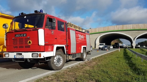 Droga S5. Na odcinku Białe Błota - Lisi Ogon przewrócił się TIR./fot. Bydgoszcz 998