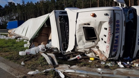 Droga S5. Na odcinku Białe Błota - Lisi Ogon przewrócił się TIR./fot. Bydgoszcz 998