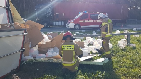 Droga S5. Na odcinku Białe Błota - Lisi Ogon przewrócił się TIR./fot. Bydgoszcz 998