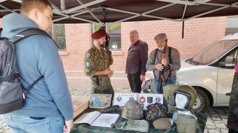 Żywą lekcję historii przygotowało dla odwiedzających Muzeum Twierdzy Toruń. Wszystko za sprawą II-go pikniku militarnego „Szlaki Wolności"./fot. Monika Kaczyńska