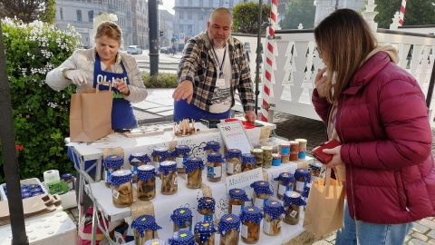 Jarmark trwa na placu przed Urzędem Marszałkowskim/fot. Monika Kaczyńska