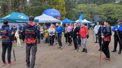 Był leśny nordic walking, sadzenie drzewek z leśnikami i zwiedzanie „fabryki drzew", czyli kontenerowej szkółki Leśnictwa Bielawy. Takie atrakcje przygotowano w ramach Toruńskiego Święta Drzewa./fot. Monika Kaczyńska