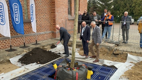 W ramach konferencji odbył się pokaz inspekcji dronem i sadzenia drzewa z „podziemną doniczką”. Fot. Tomasz Kaźmierski