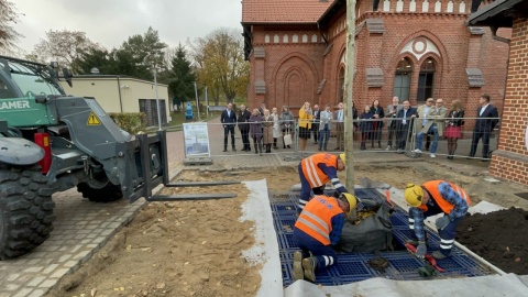 W ramach konferencji odbył się pokaz inspekcji dronem i sadzenia drzewa z „podziemną doniczką”. Fot. Tomasz Kaźmierski